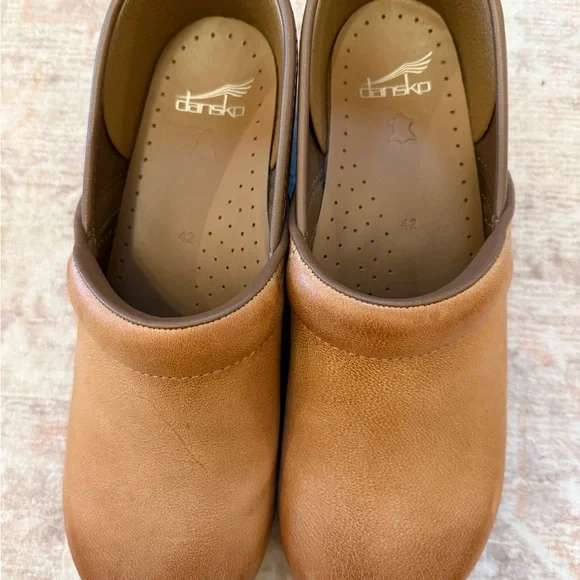 Dansko Professional Clog 
Honey Distressed - Picture 3 of 12